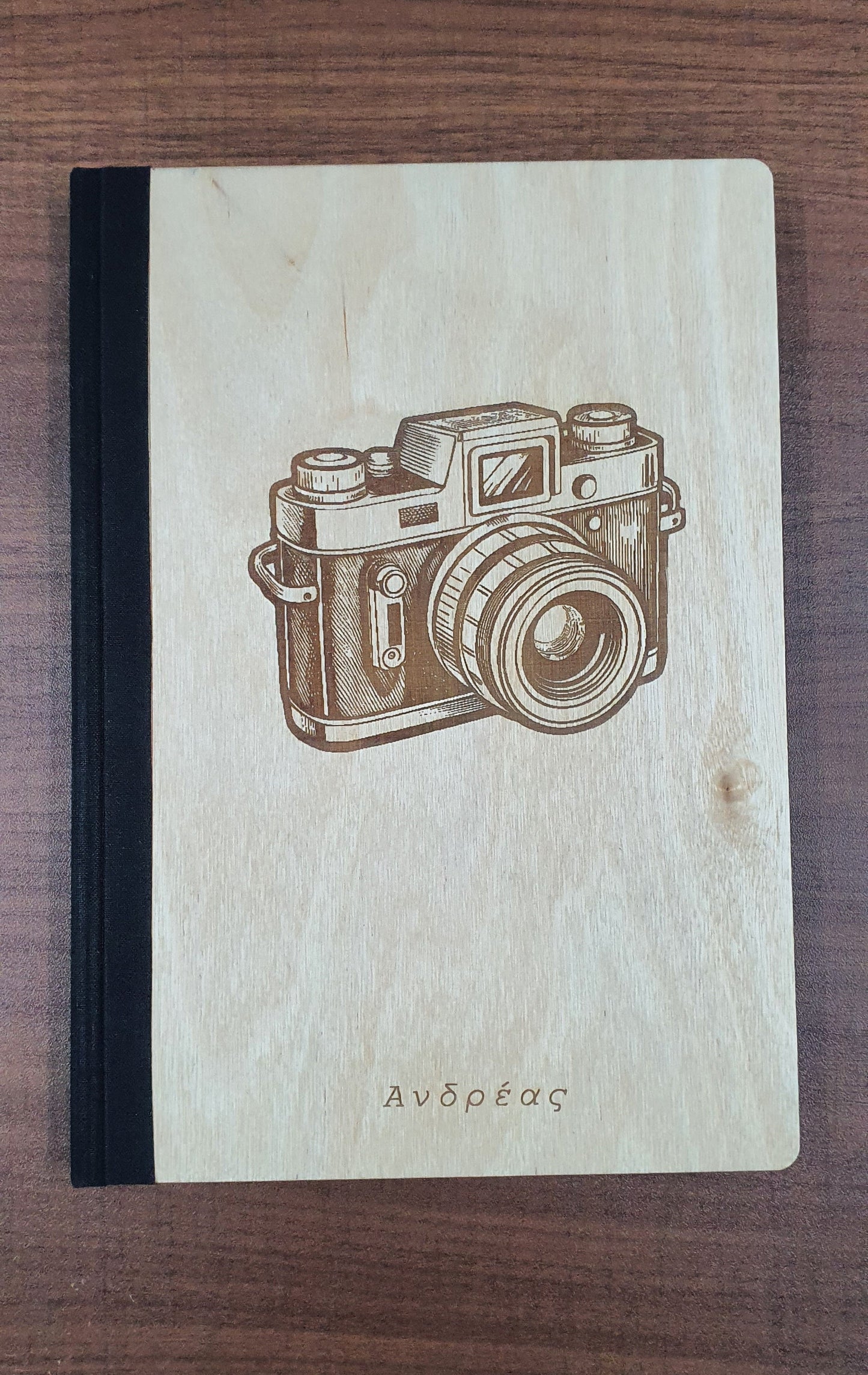 Ημερολόγιο με ξύλινο εξώφυλλο και χάραξη