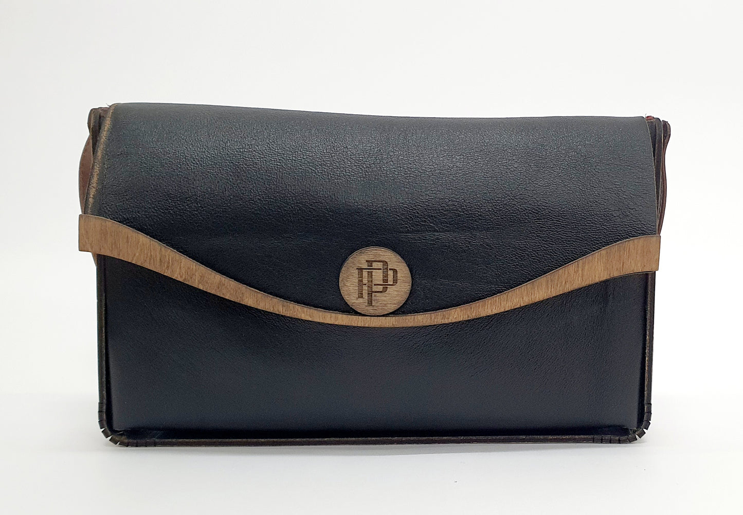 Μαύρη δερμάτινη τσάντα