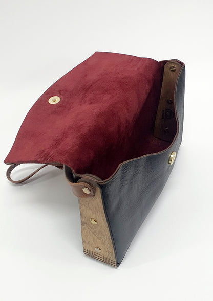 Μαύρη δερμάτινη τσάντα