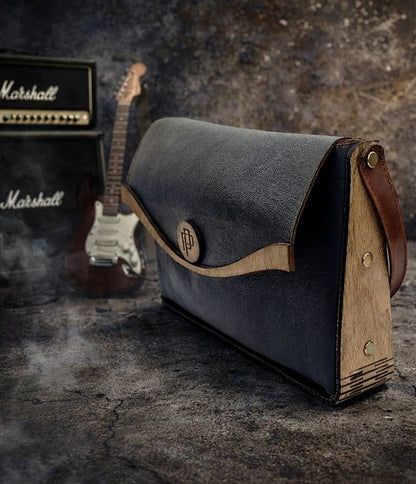 Μαύρη δερμάτινη τσάντα