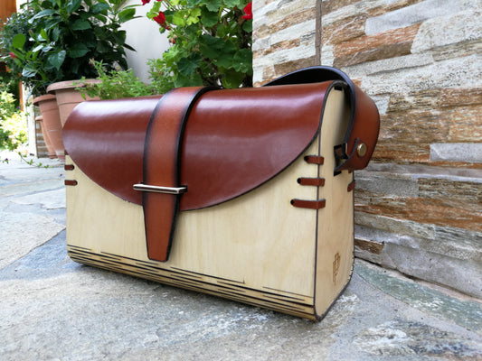 ΞΥΛΙΝΗ ΤΣΑΝΤΑ ΜΕ ΔΕΡΜΑΤΙΝΟ ΚΑΠΑΚΙ