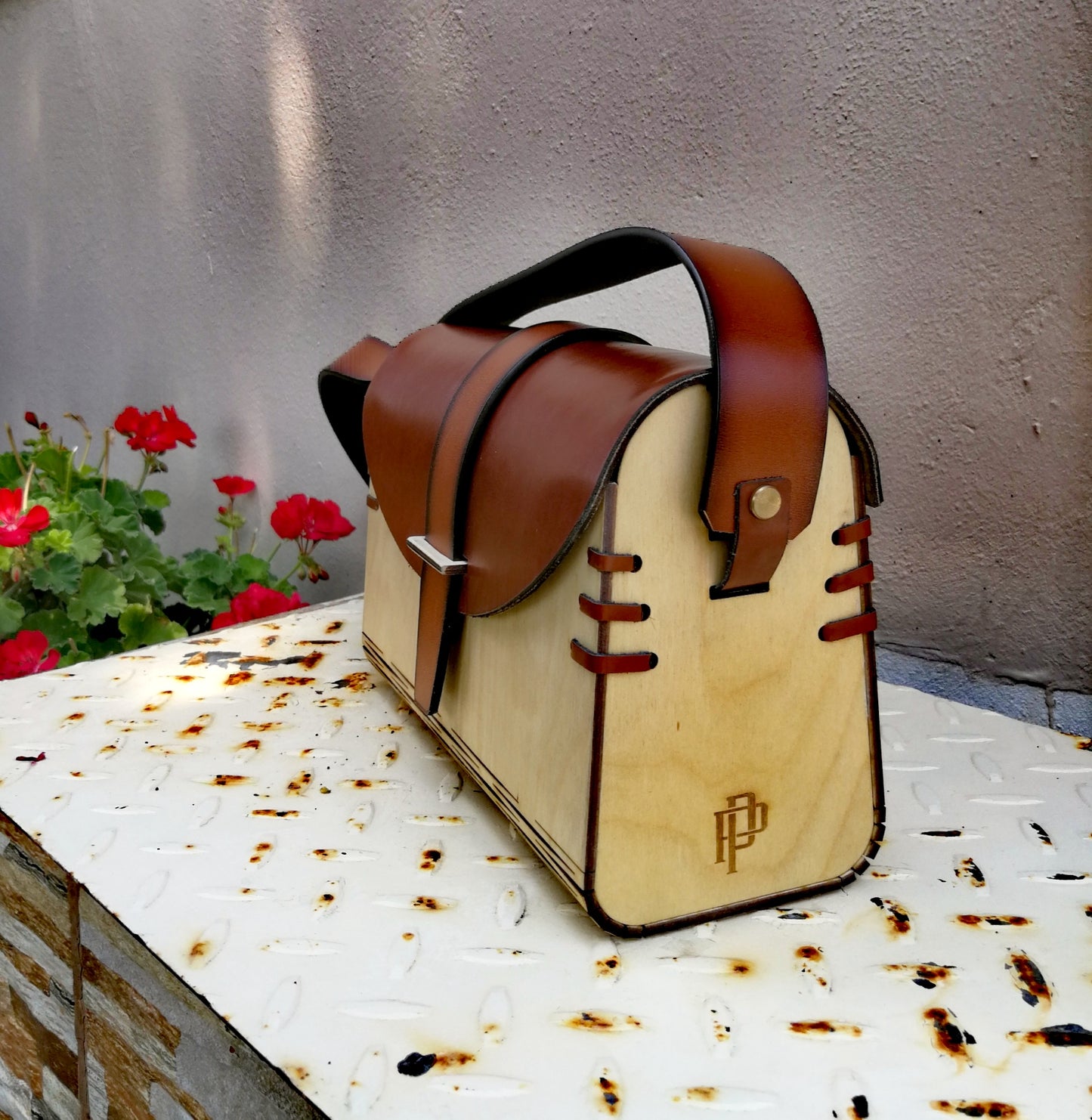 ΞΥΛΙΝΗ ΤΣΑΝΤΑ ΜΕ ΔΕΡΜΑΤΙΝΟ ΚΑΠΑΚΙ