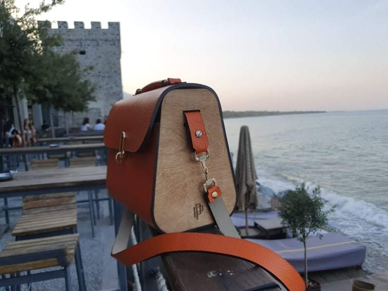 ΠΟΡΤΟΚΑΛΙ ΤΣΑΝΤΑ ΑΠΟ ΔΕΡΜΑ ΚΑΙ ΞΥΛΟ